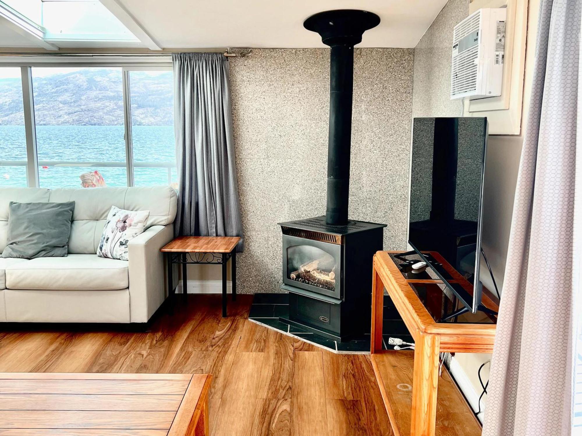 Peachland Beach Resort Экстерьер фото