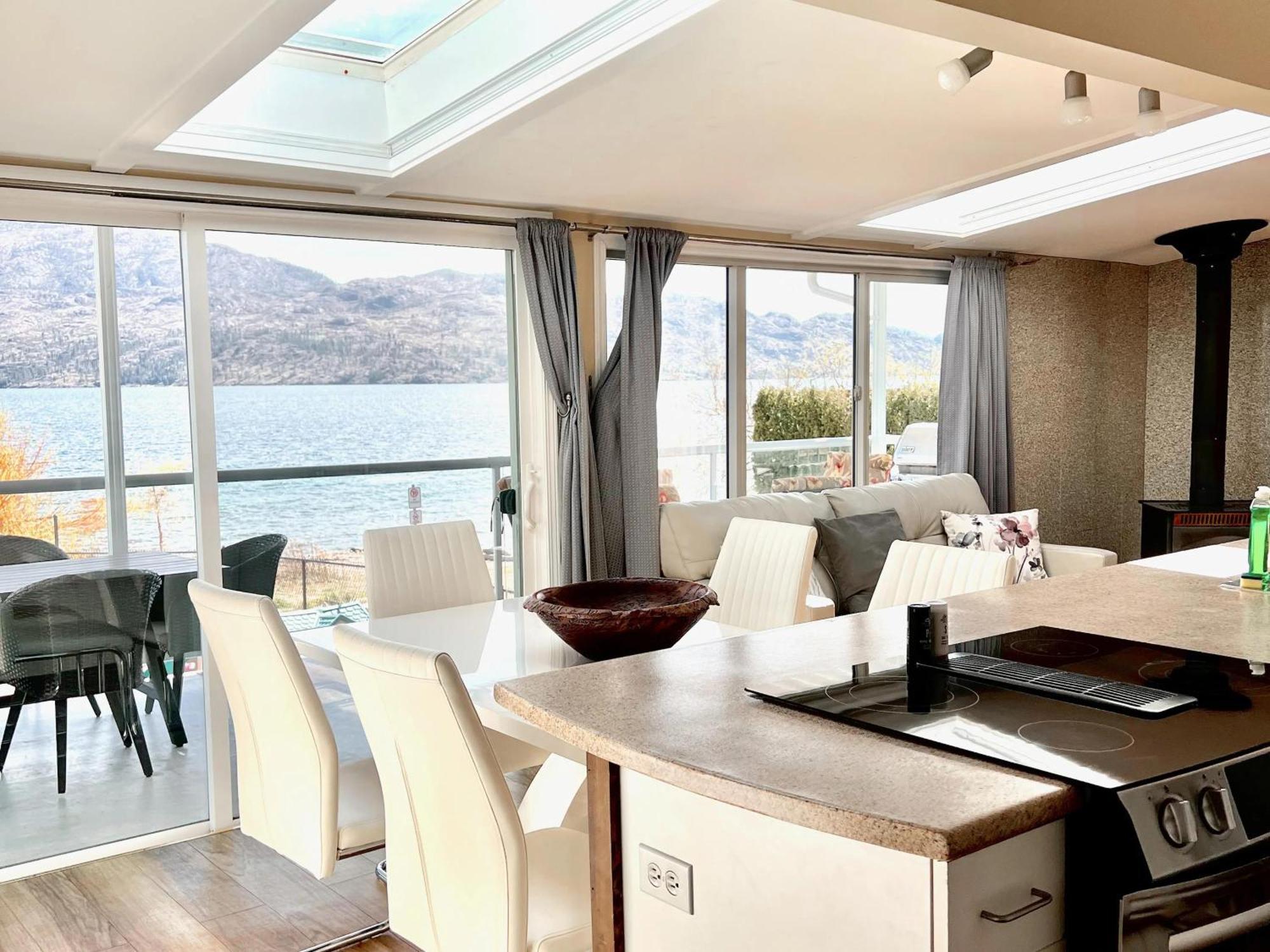 Peachland Beach Resort Экстерьер фото