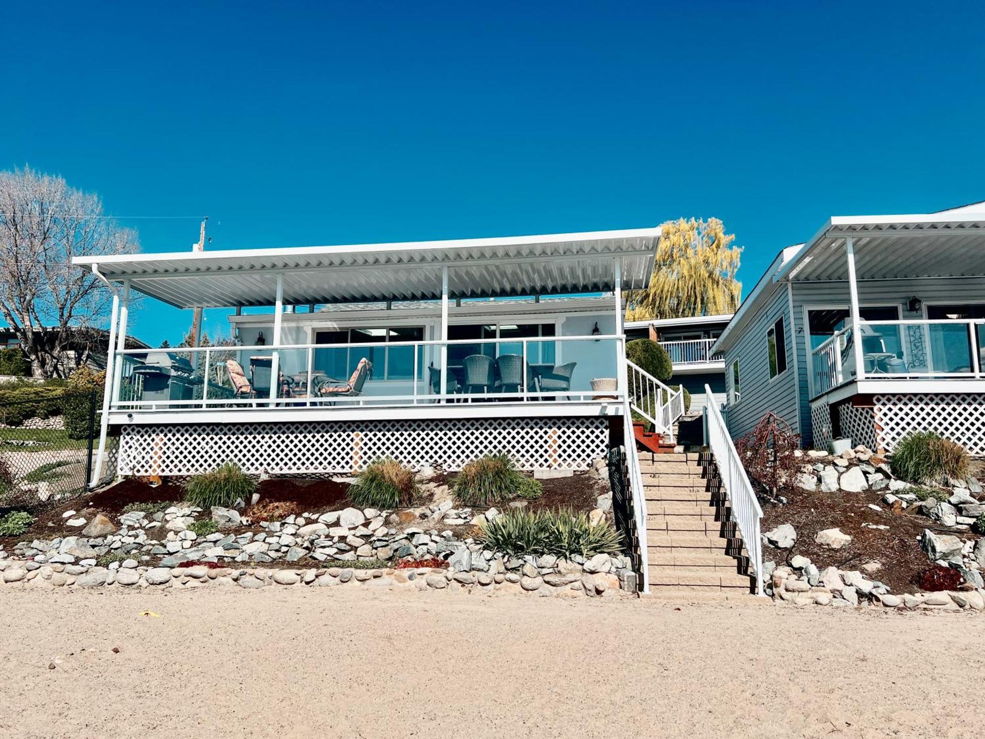 Peachland Beach Resort Экстерьер фото