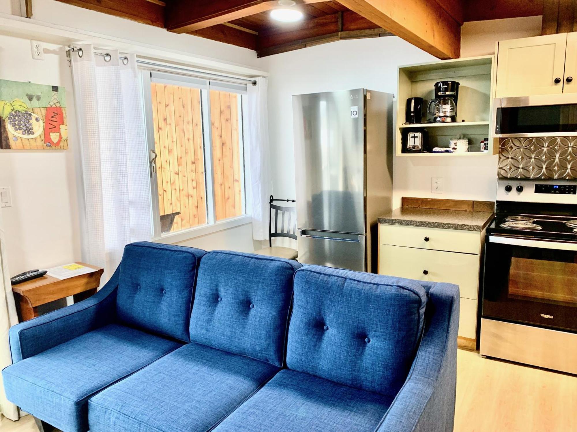 Peachland Beach Resort Экстерьер фото