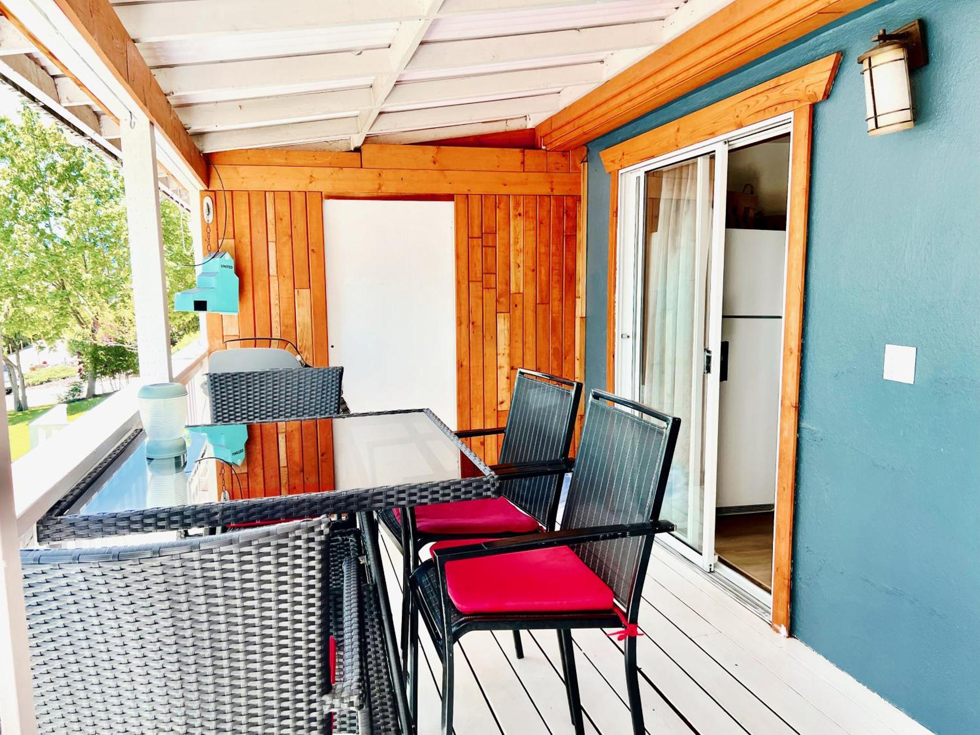Peachland Beach Resort Экстерьер фото
