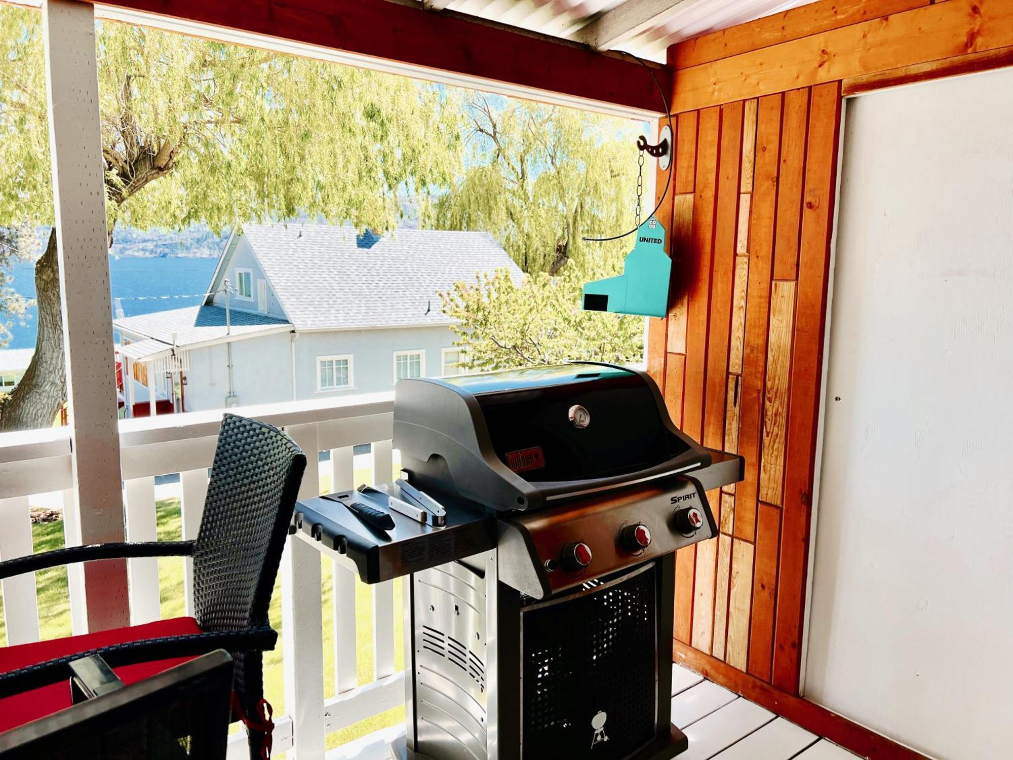 Peachland Beach Resort Экстерьер фото