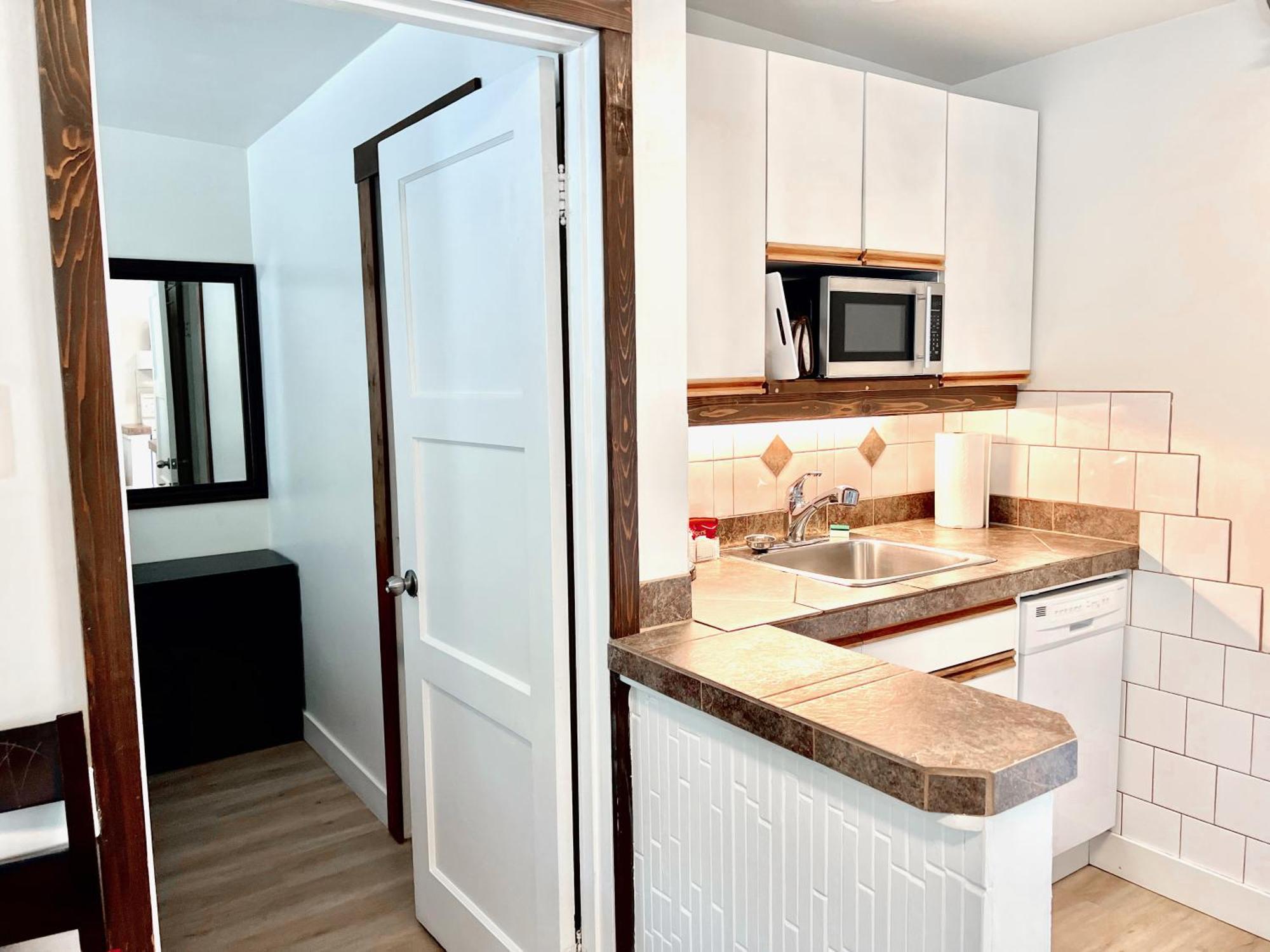 Peachland Beach Resort Экстерьер фото