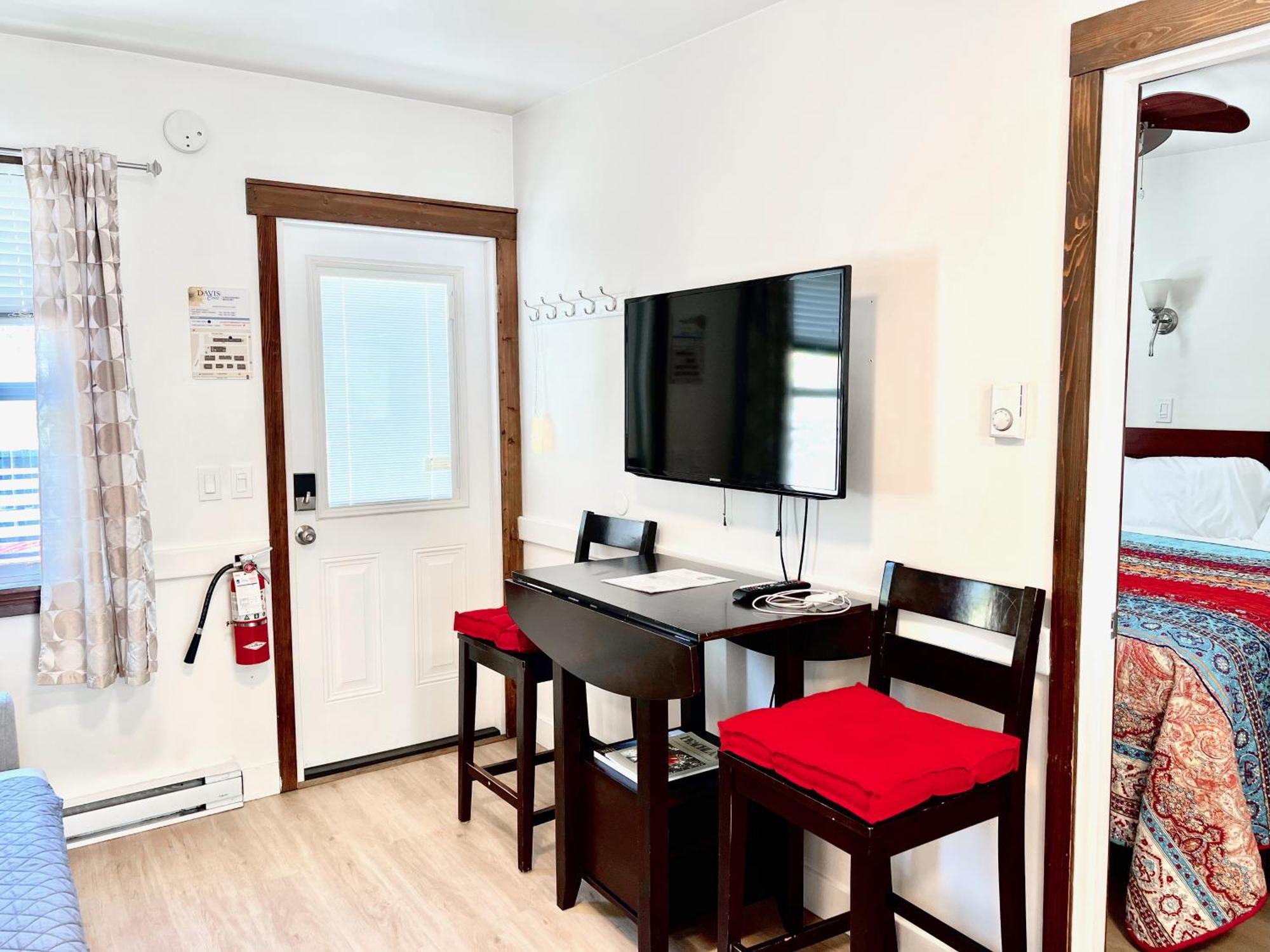 Peachland Beach Resort Экстерьер фото