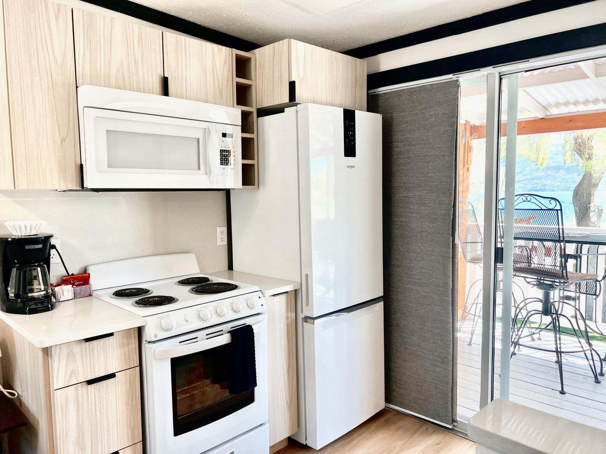 Peachland Beach Resort Экстерьер фото
