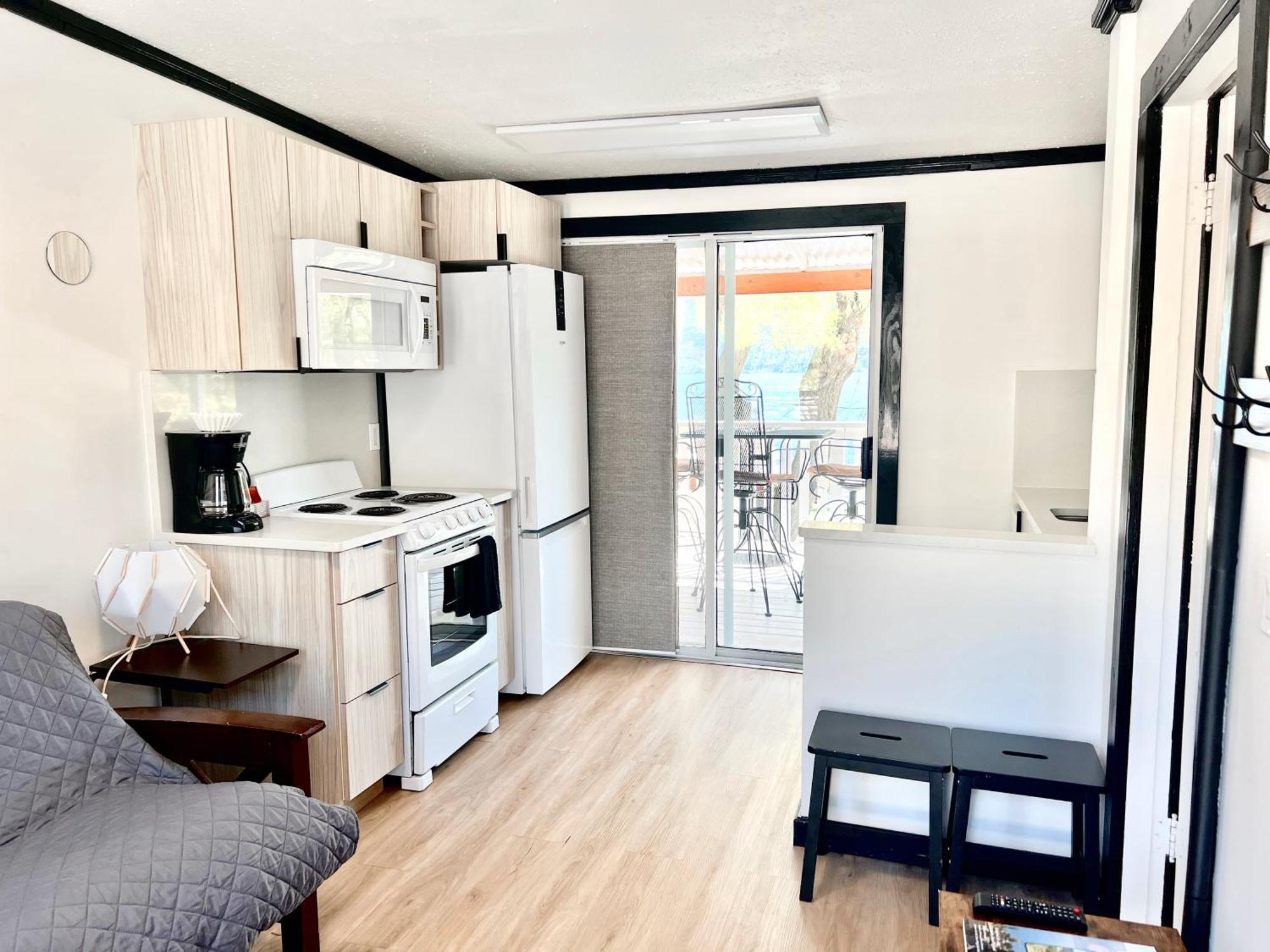 Peachland Beach Resort Экстерьер фото