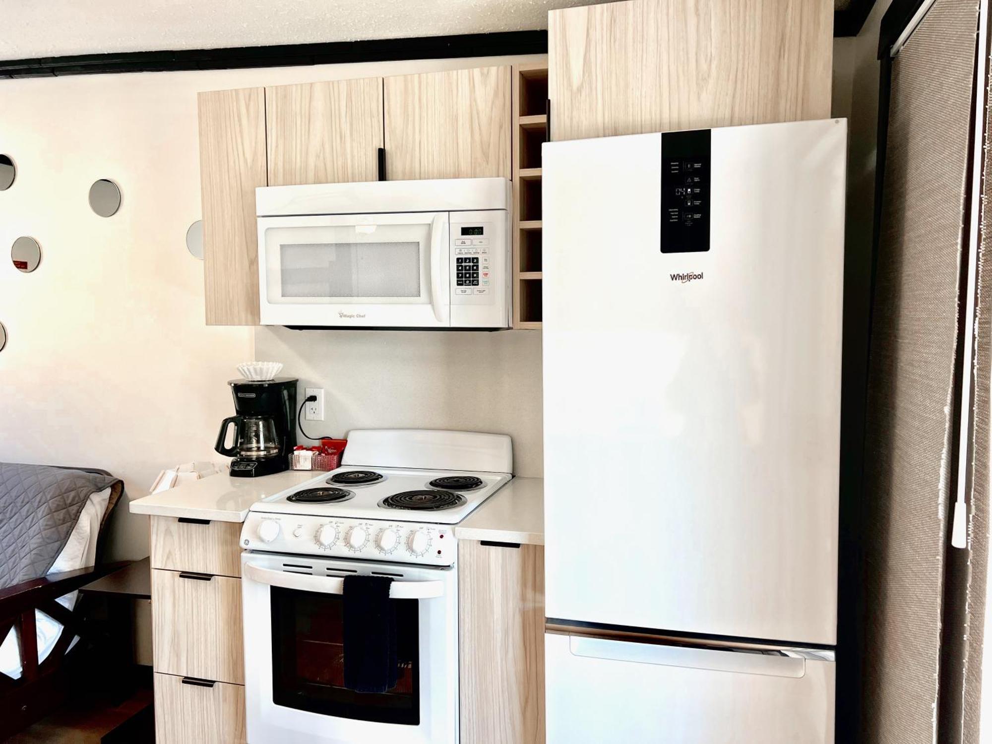 Peachland Beach Resort Экстерьер фото