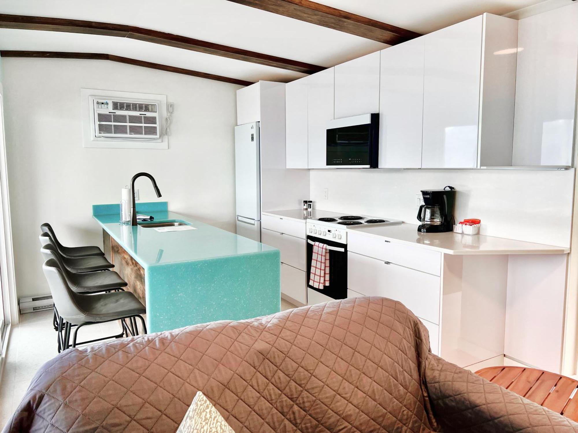 Peachland Beach Resort Экстерьер фото